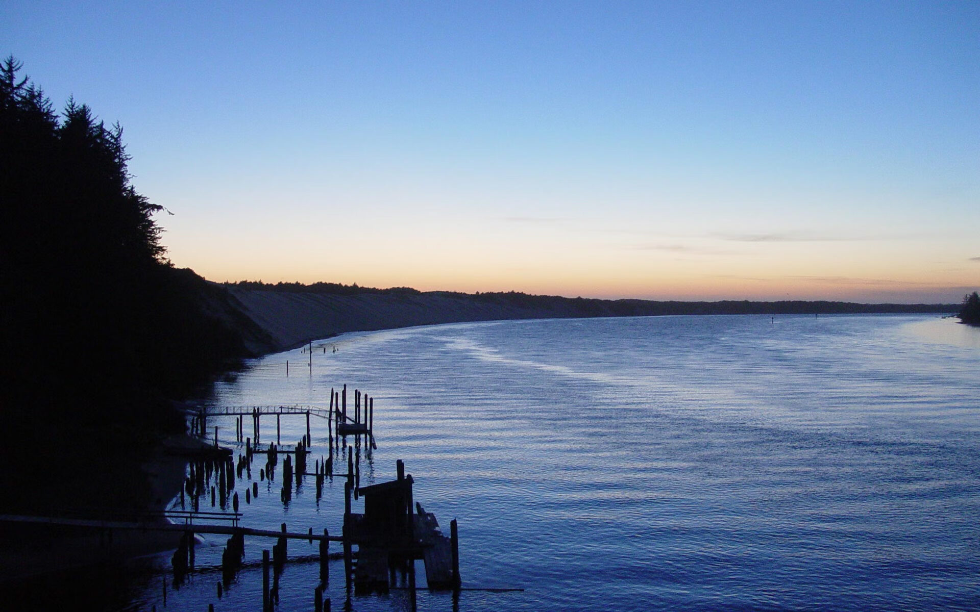 “马科斯·莫奇的战术安排与防守反应，成就美洲狮队的防守核心”